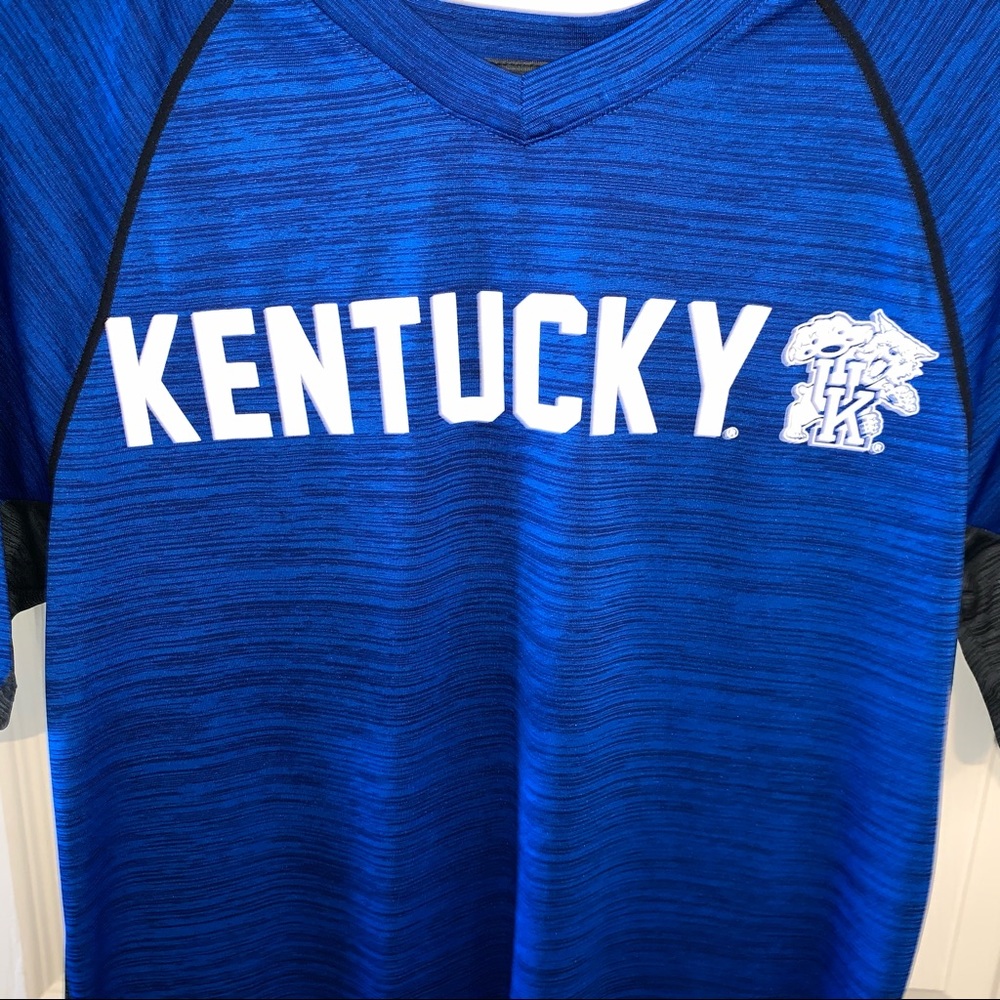 Captivating Apparel University of Kentucky shirt S